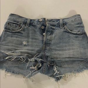 light wash distressed levi’s shorts